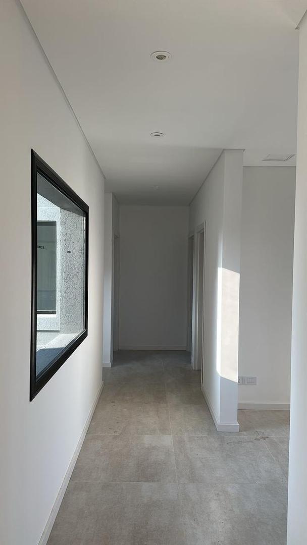 Casa en Venta con 4 cocheras