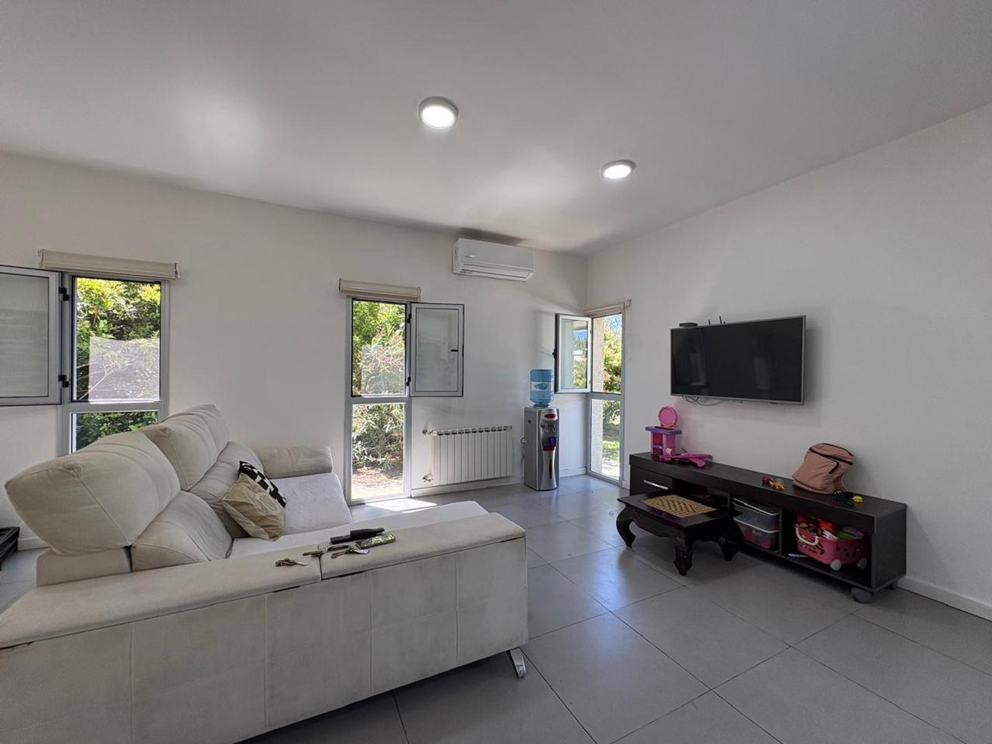 Casa 4 ambientes con 4 baños