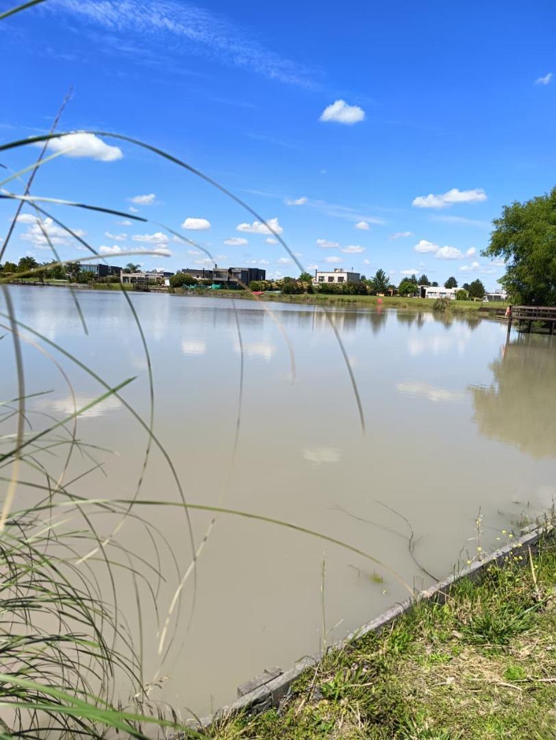 Lote con fondo a la laguna en Santa Rita