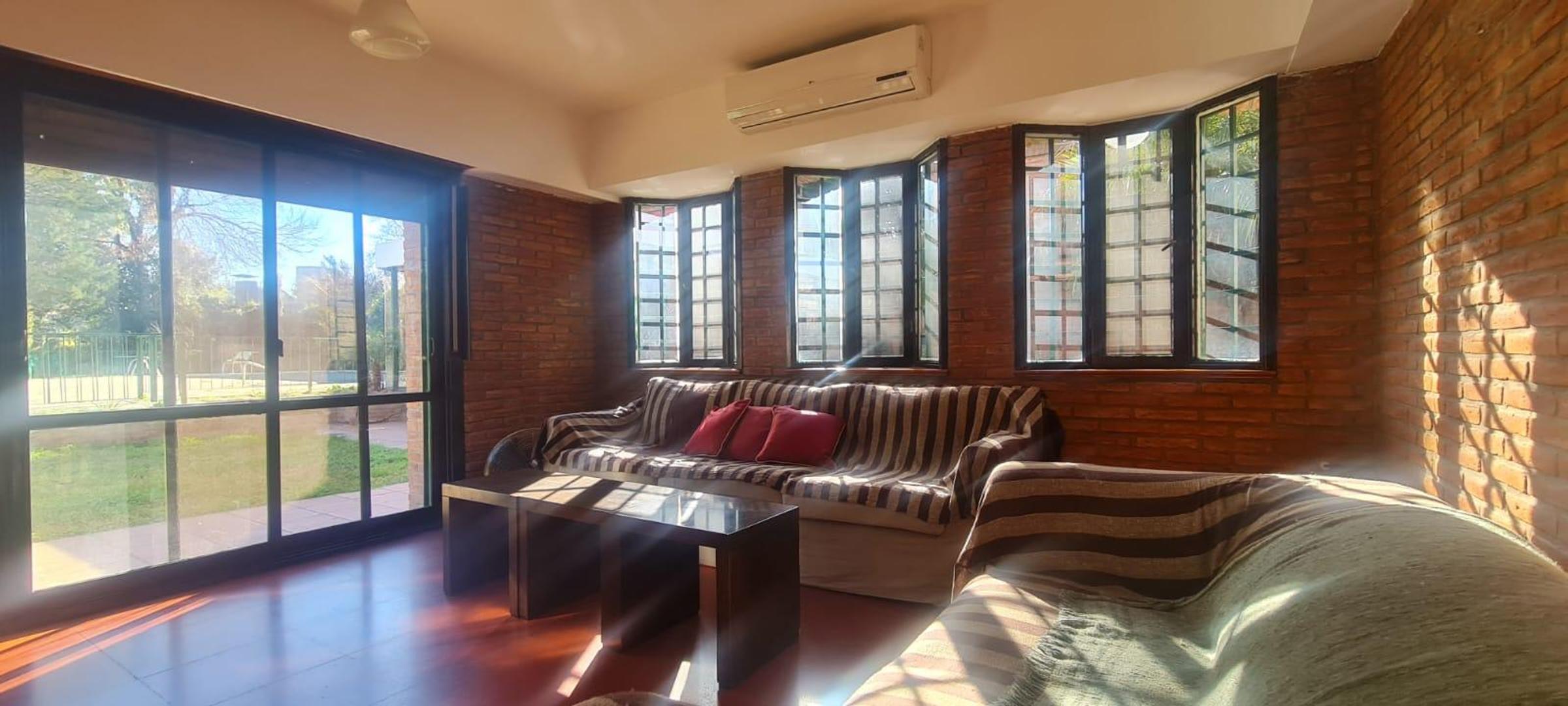 Casa 4 ambientes con 4 baños