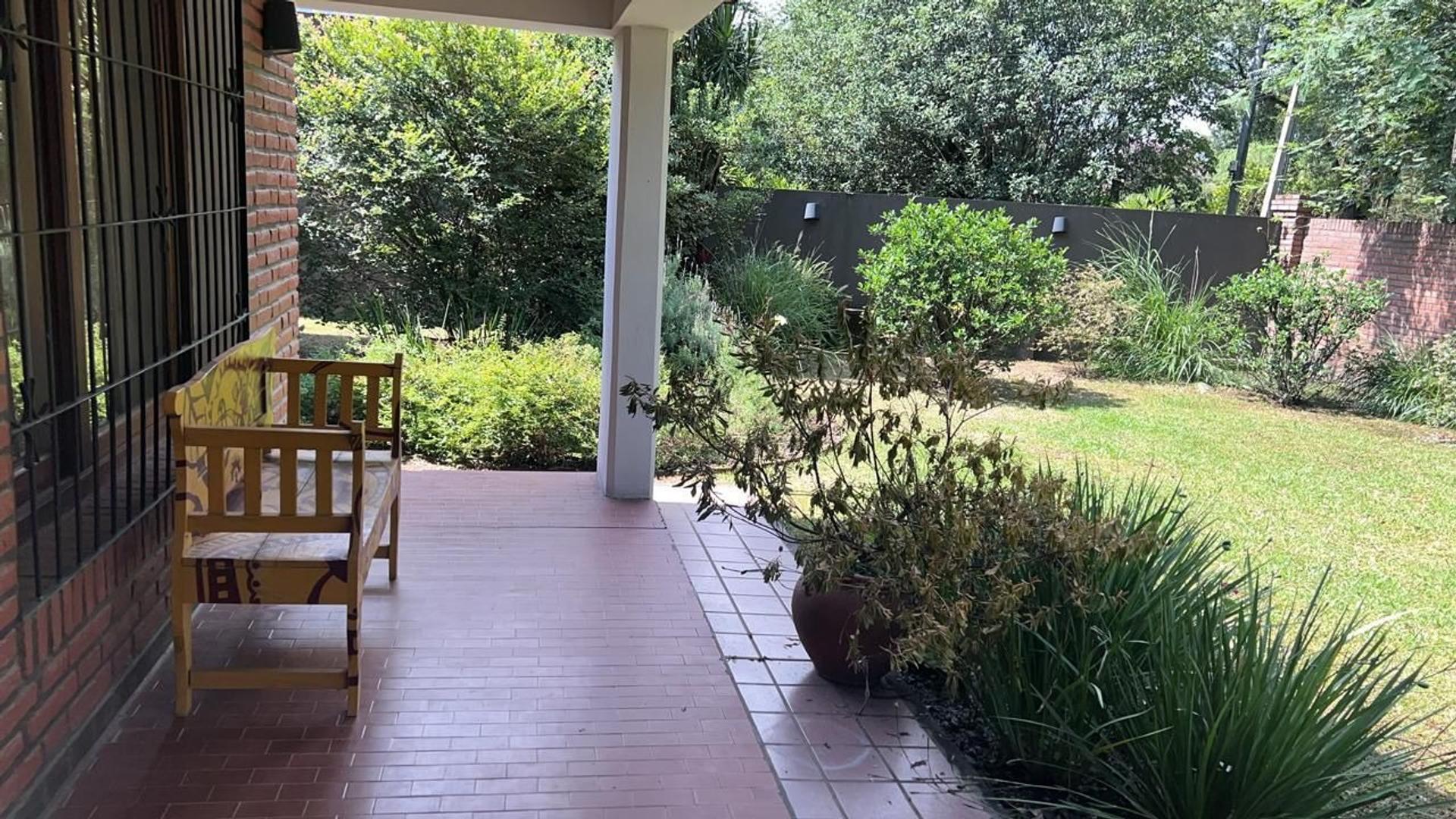 Casa en alquiler en el casco viejo frente a la plaza