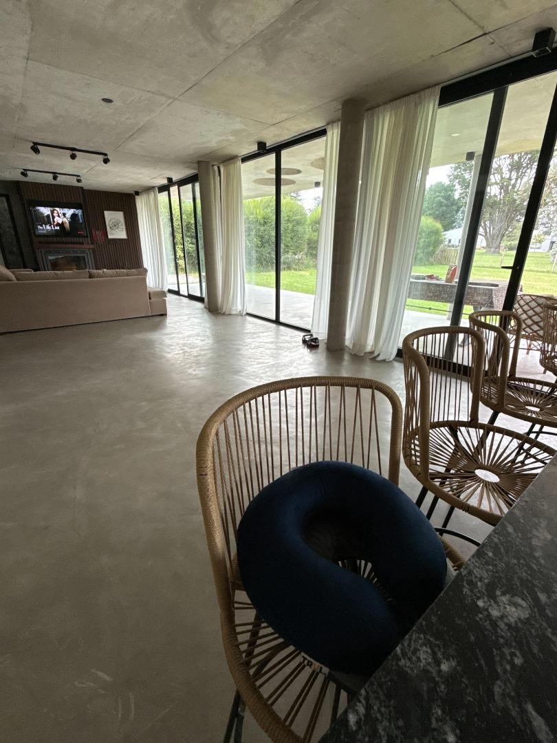 CASA 4 AMBIENTES CON PARQUE BARRANCAS DE SAN BENITO