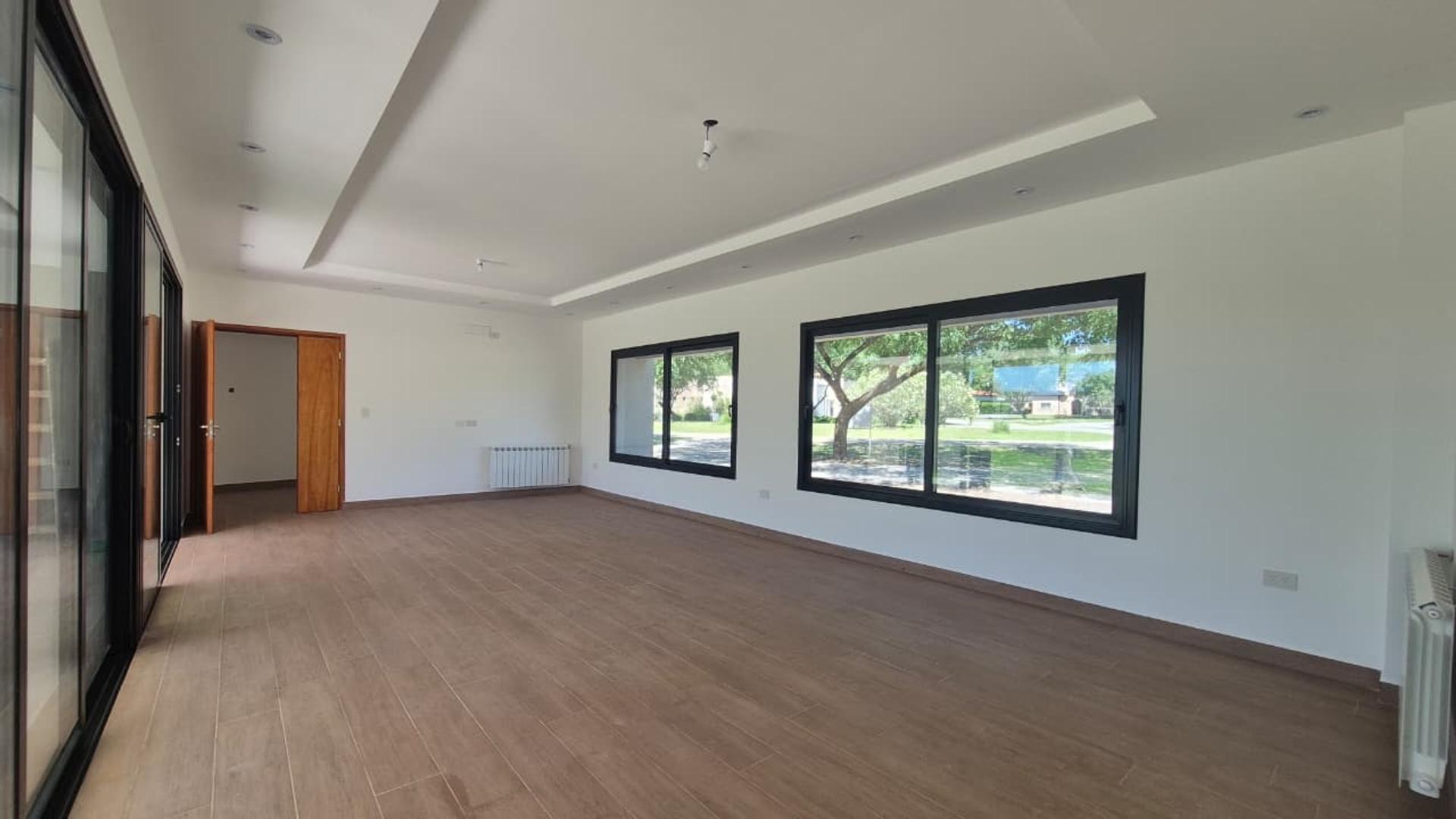 Casa 4 ambientes con 4 baños