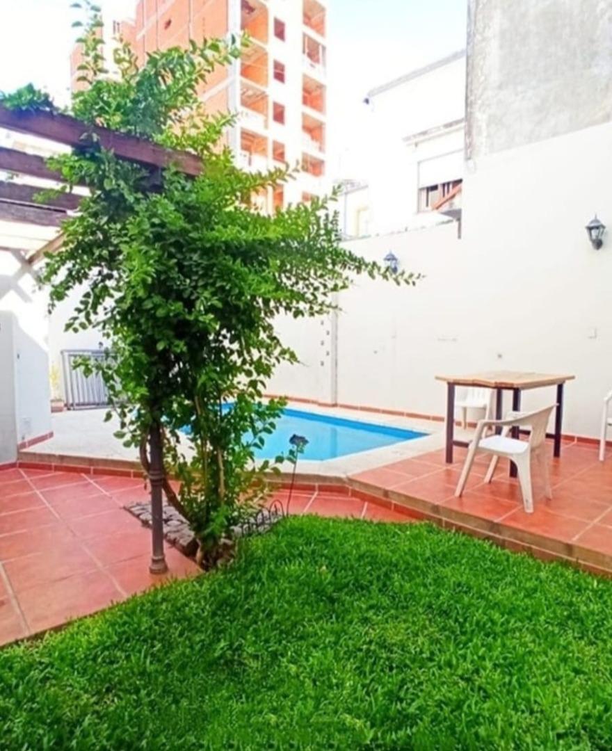 DEPARTAMENTO CON PATIO VERDE Y PILETA EXCLUSIVO