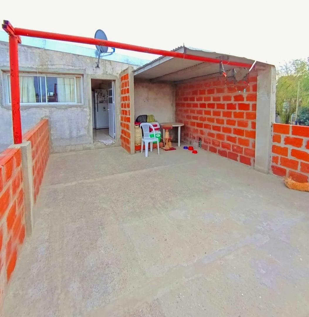 Casa 4 ambientes con 2 baños