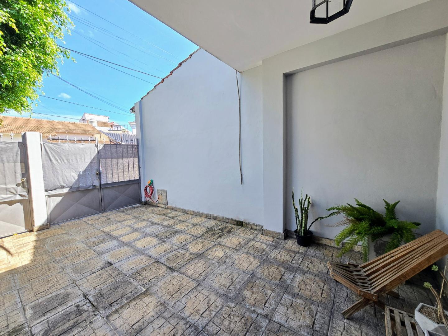 Casa 3 ambientes con 2 baños