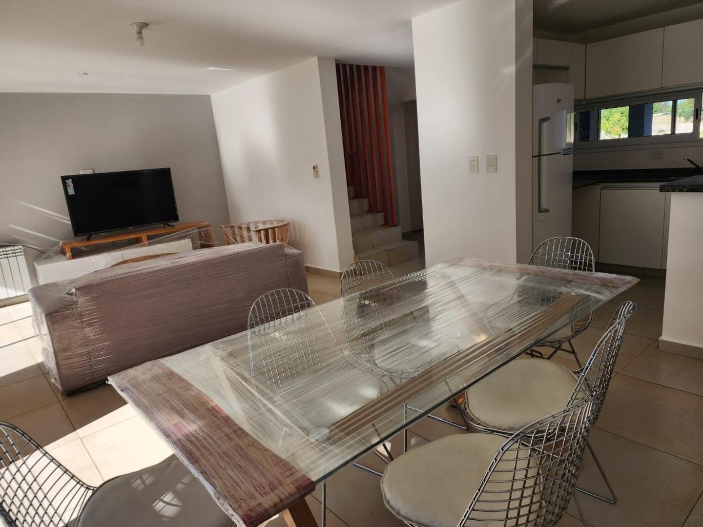 Casa en Alquiler Temporal con 1 cochera