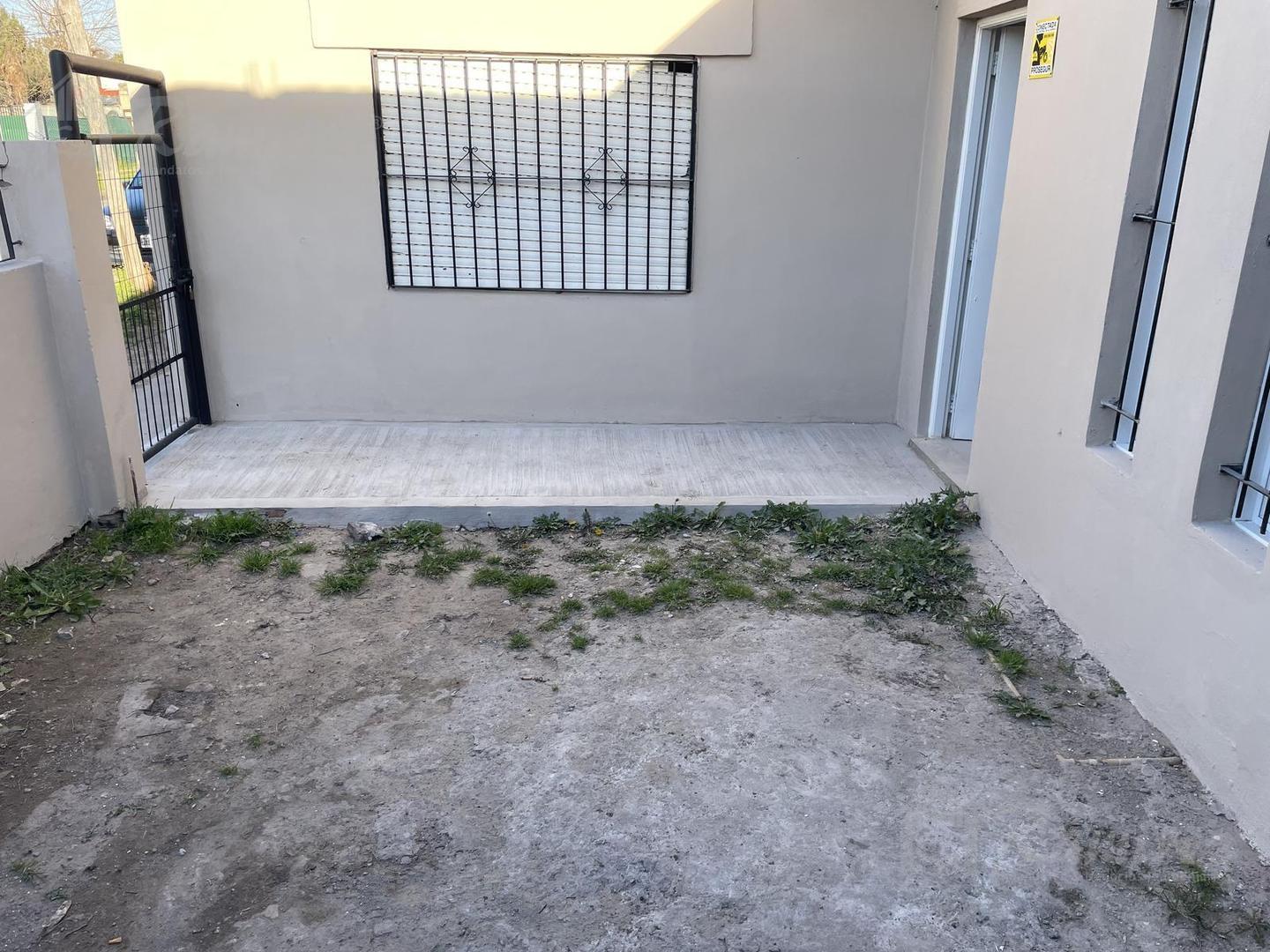 Casa 3 ambientes con 1 baño