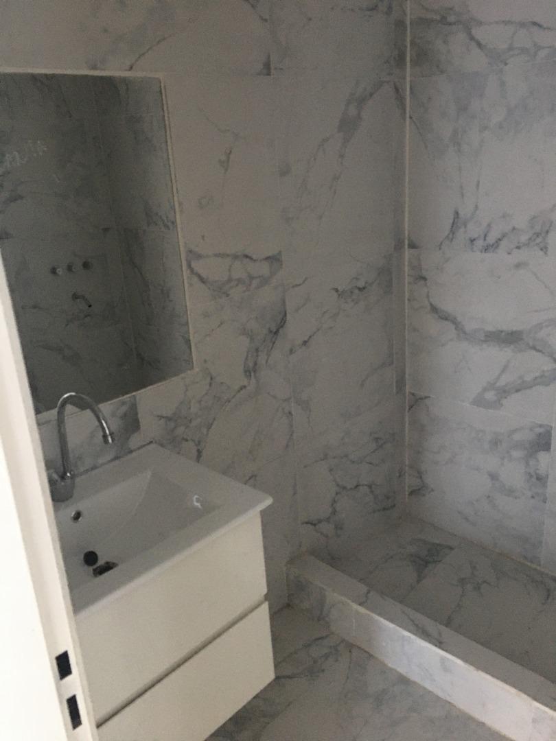 Casa en Alquiler con 1 cochera