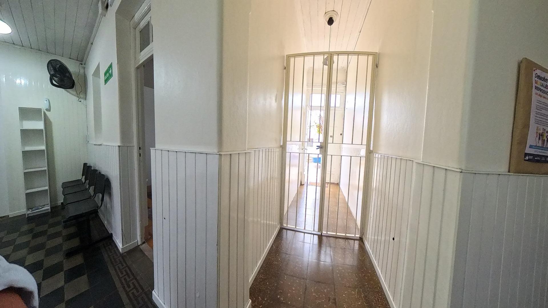 Casa 5 ambientes con 1 baño