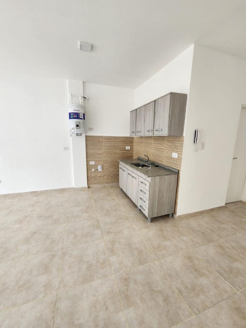 Departamento en Alquiler en Wilde, $ 600.000