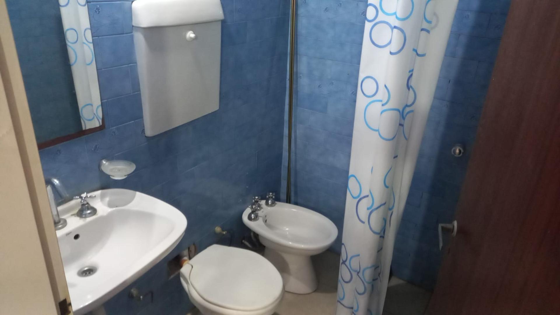 Departamento en Alquiler en Villa Gobernador Udaondo, $ 360.000
