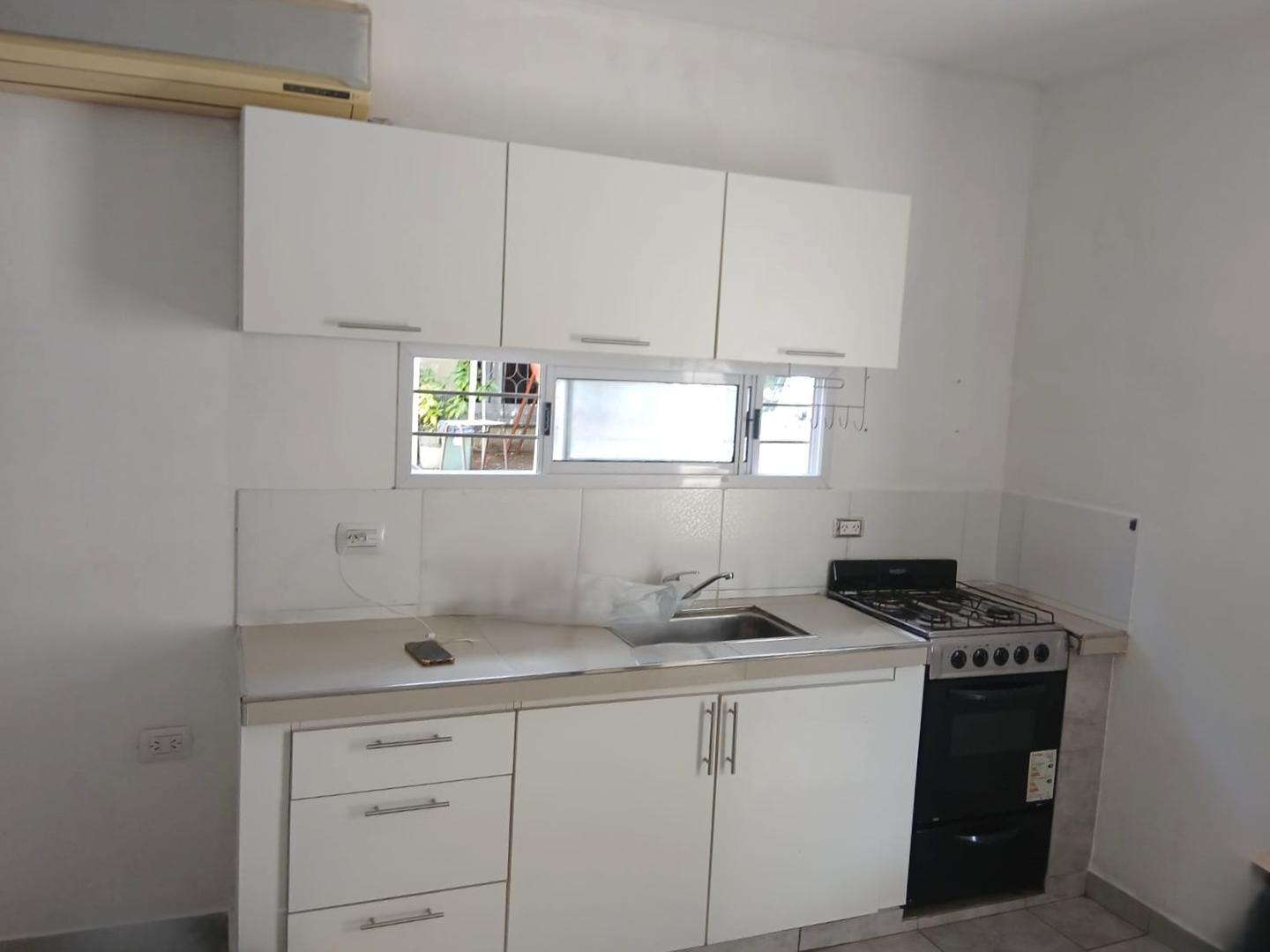 Ingeniero White 1500, Piso P.B.