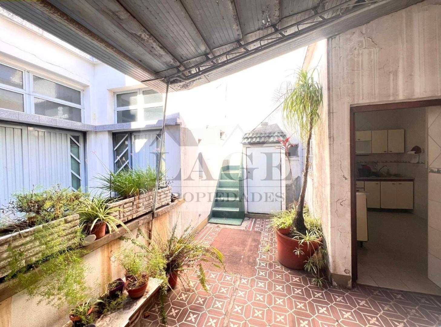 CASA 3 AMB LOTE 8.66 X 28 TERRAZA PATIO Y TALLER AL FONDO