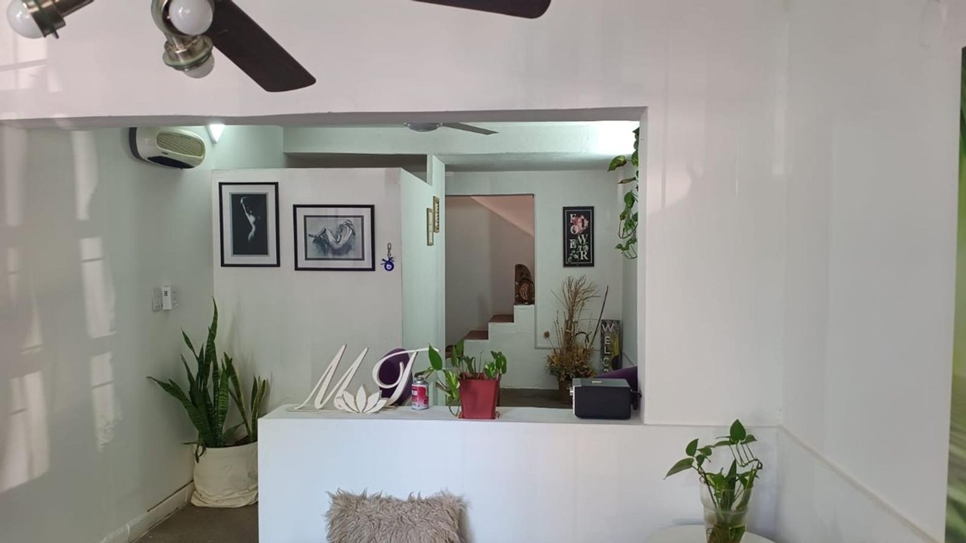 Casa 6 ambientes con 2 baños