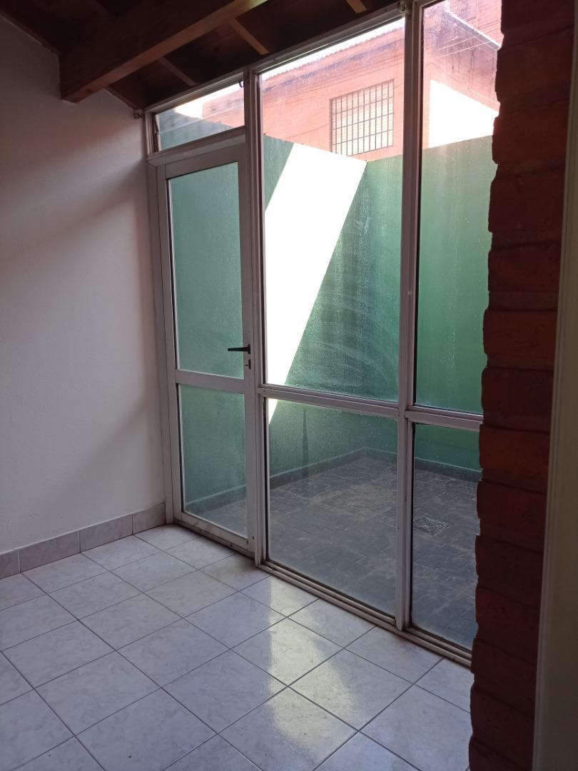 ALQUILER DUPLEX CON COCHERA MORENO UBICACIÓN PRIVILEGIADA
