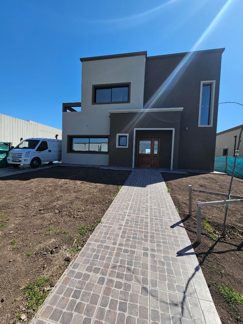 Casa a Estrenar 6 ambientes en San Pablo