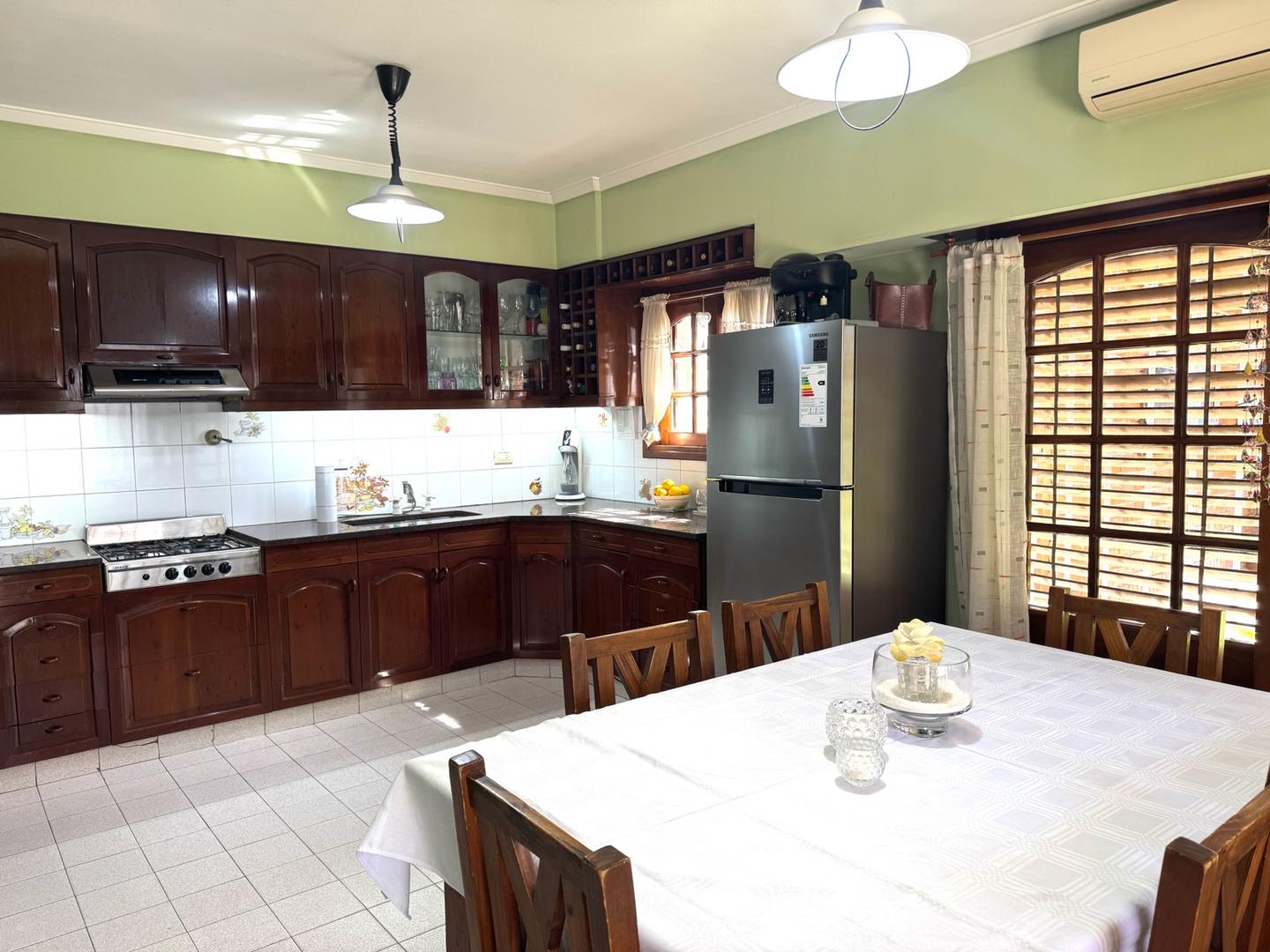 Casa 5 ambientes con 3 baños