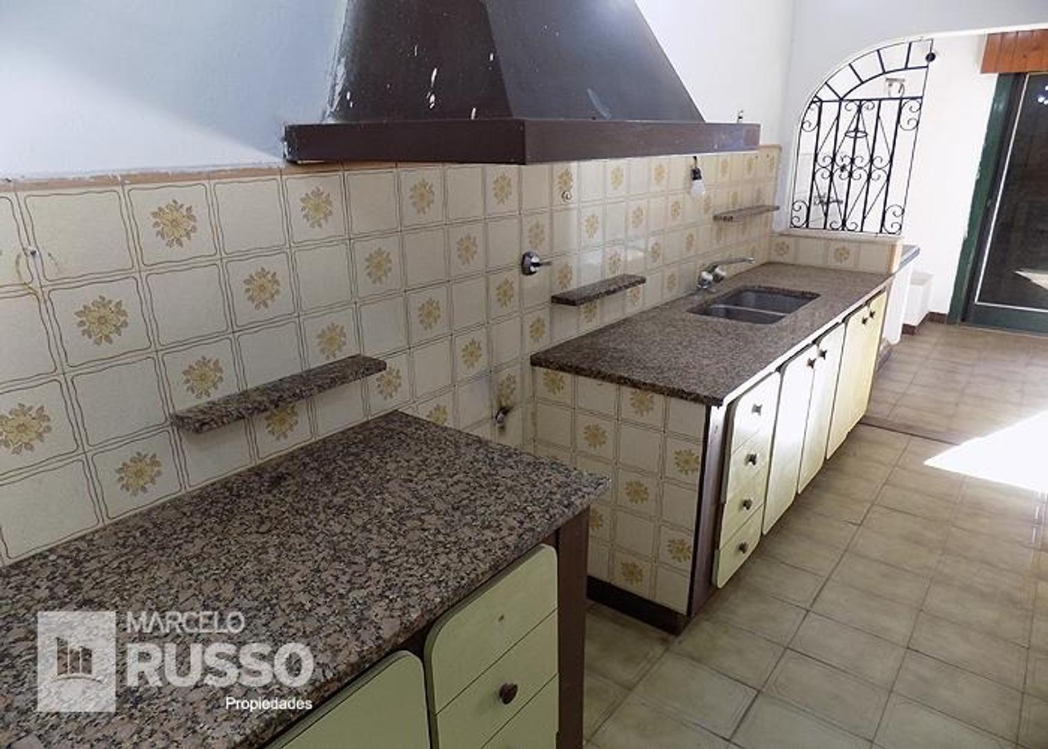 CHALET 4 AMBIENTES c/ COCHERA