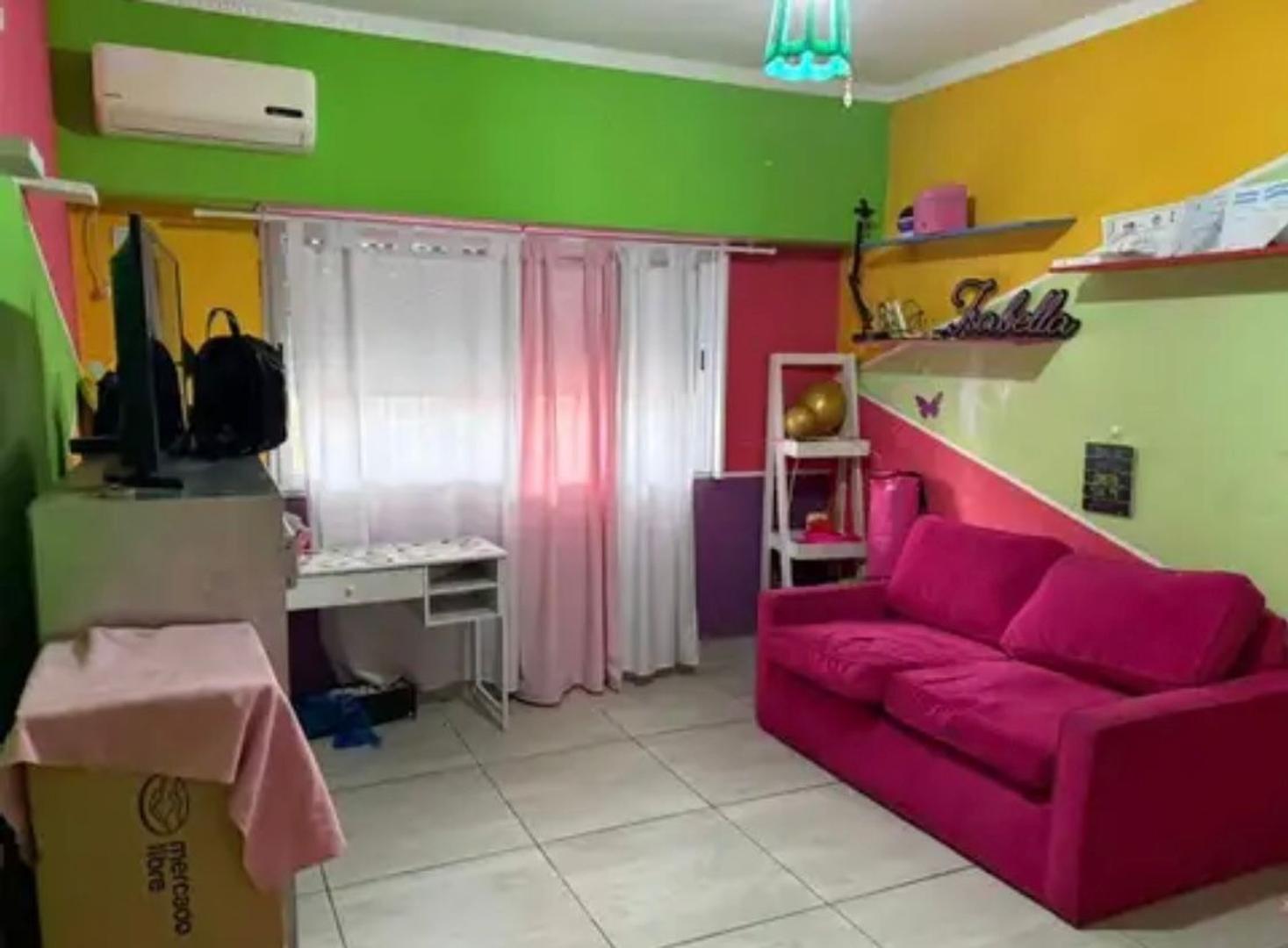 Casa en Venta con 3 cocheras