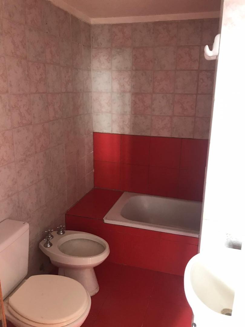 Depto Tipo Casa en Venta en Castelar, USD 60.000