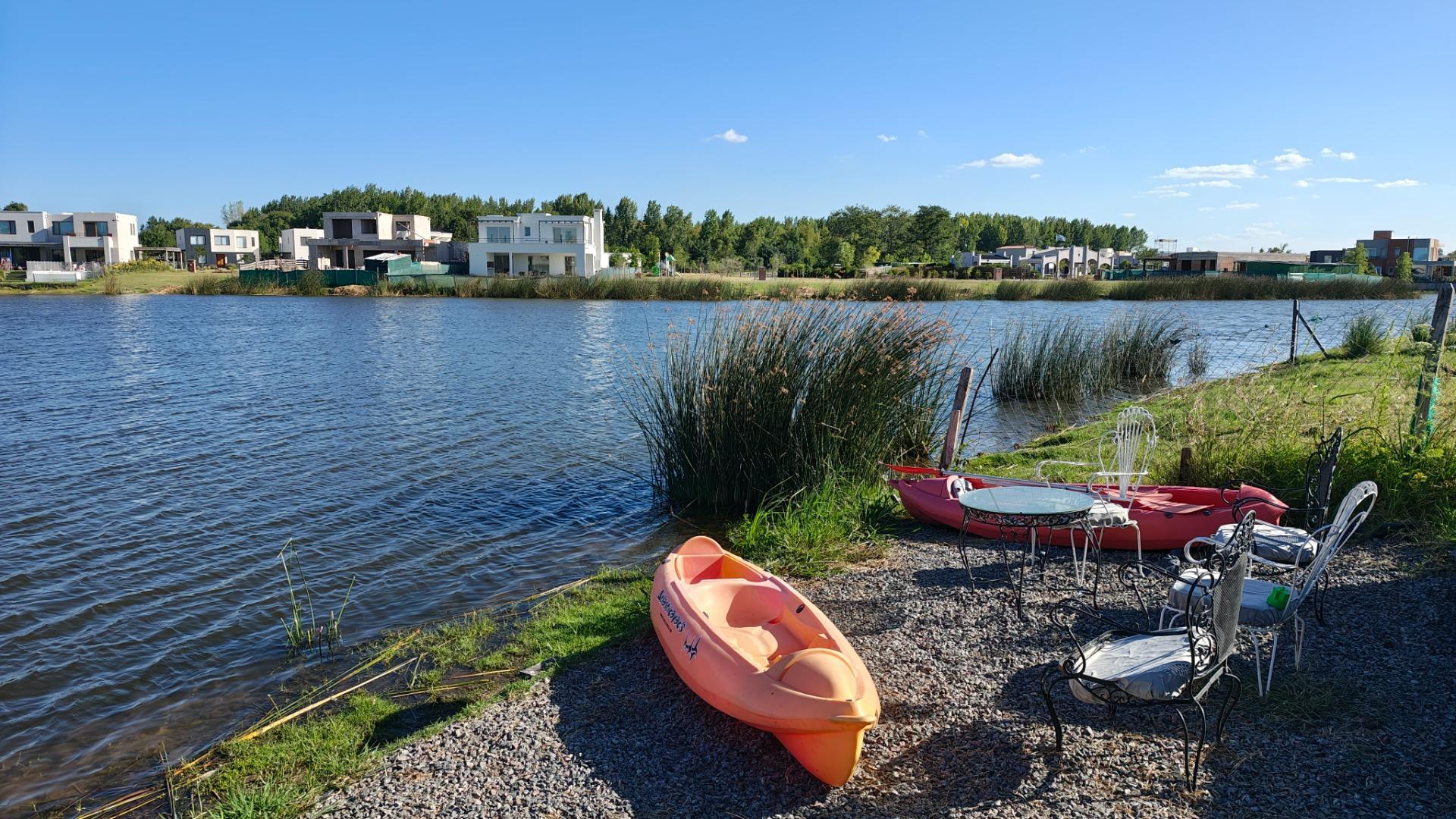 Casa en Venta con 4 cocheras