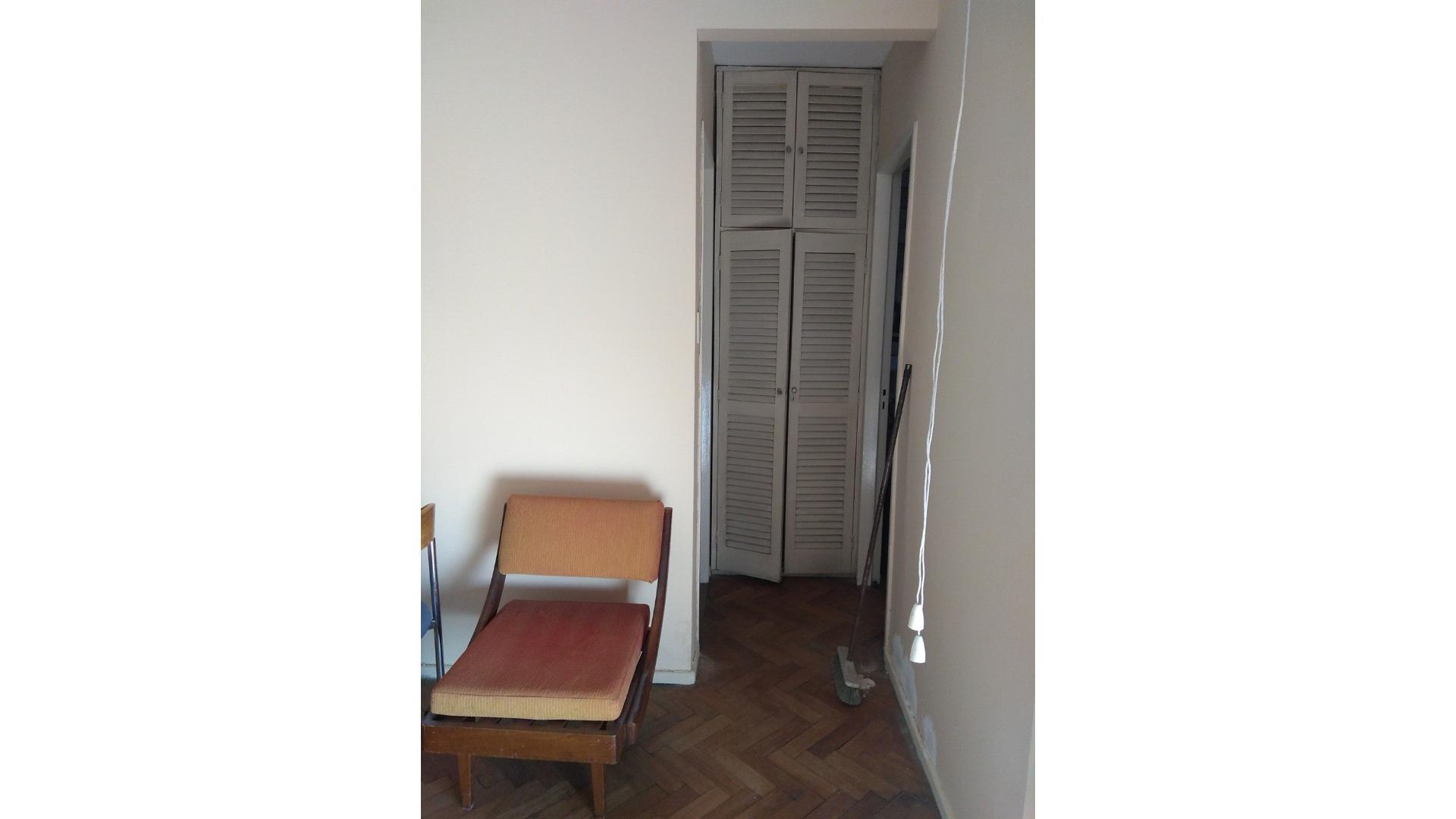 Depto. 2 amb. en Avellaneda Centro a mts. Pza. Alsina. Apto