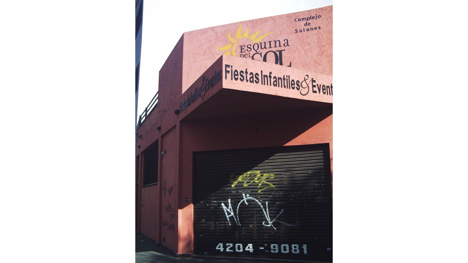 SALÓN DE EVENTOS SOBRE LOTE DE 470 m2 SUPERFICIE CUBIERTA 81