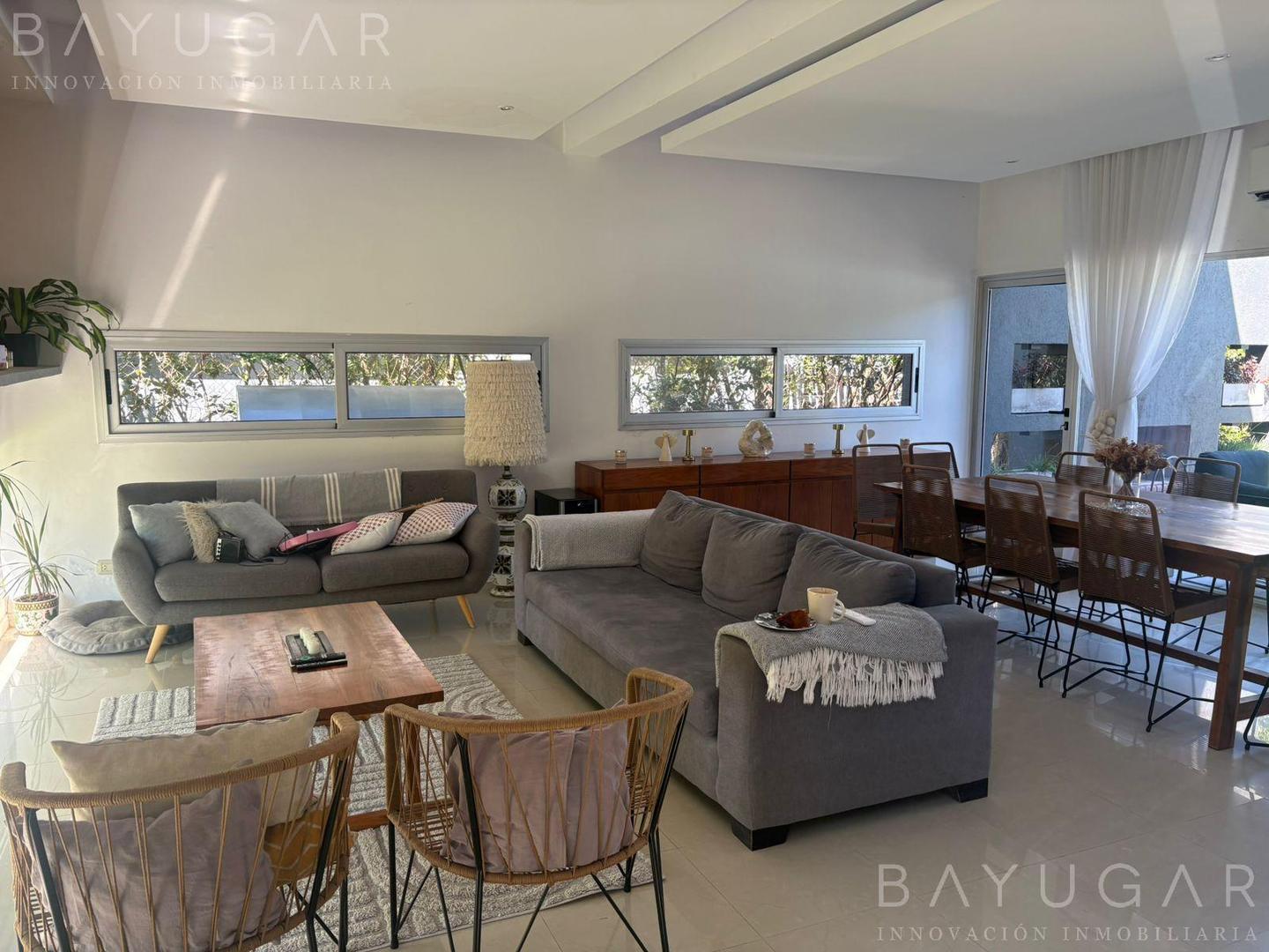 Venta - Increíble Casa Estilo Moderno en Barrio St Mathew's - Pilar