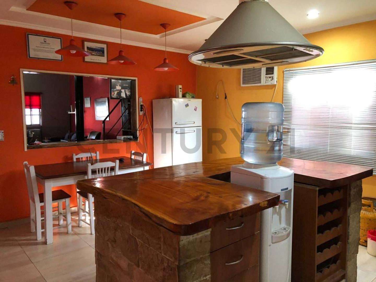 VENTA DE CASA + COMPLEJO DEPARTAMENTOS EN GLEW