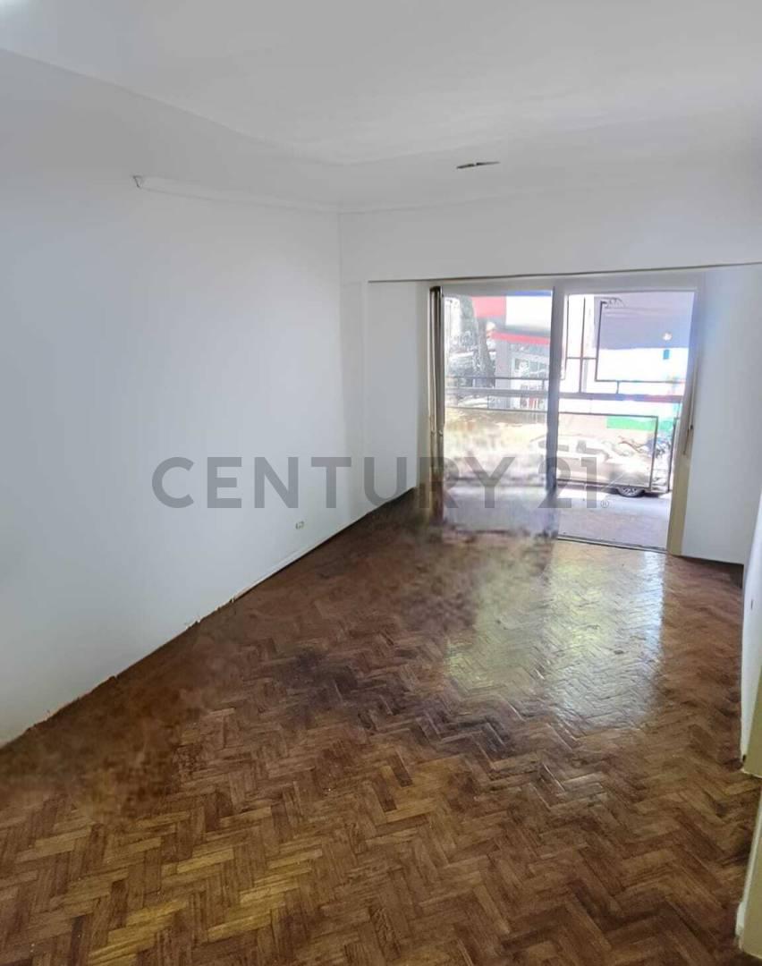 Paraguay 5200, Piso 1