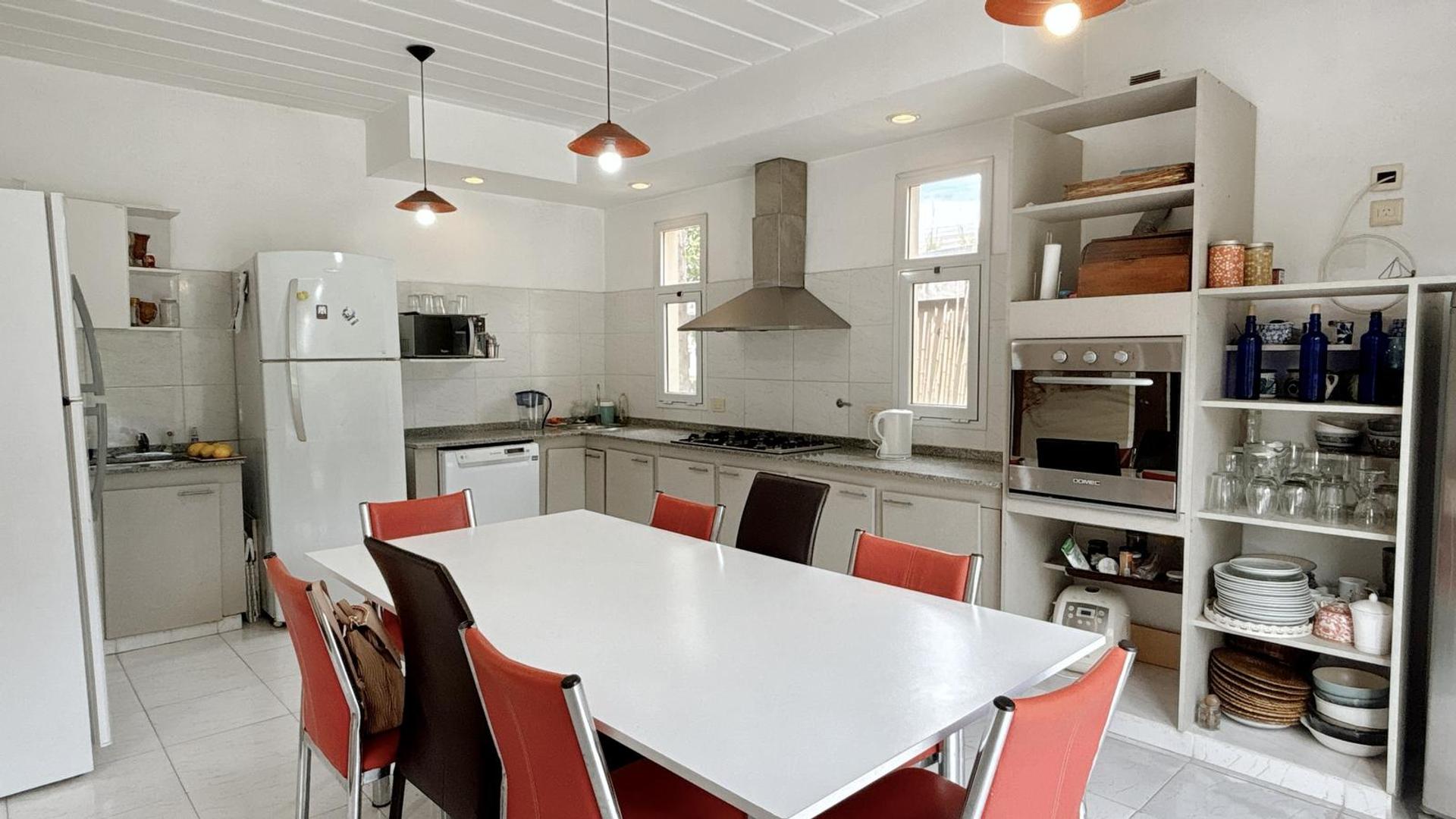 Casa 5 ambientes con 3 baños