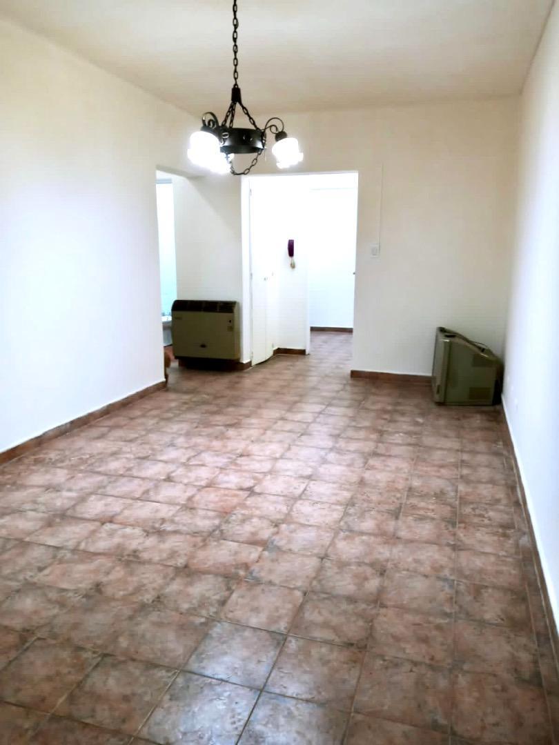 132 A 5404 , Piso PB