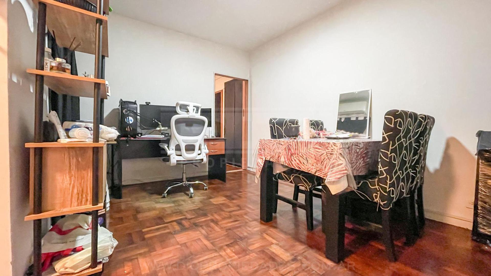 Guayaquil al 700 Entre Pje. Bertres y San Jose de Calasanz.