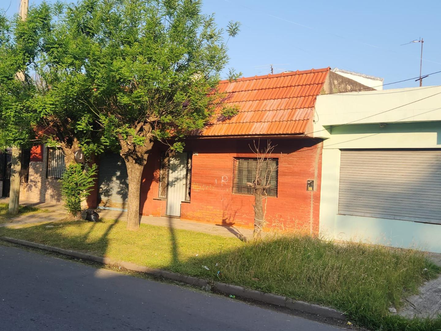 Casa 3 ambientes con garage y patio