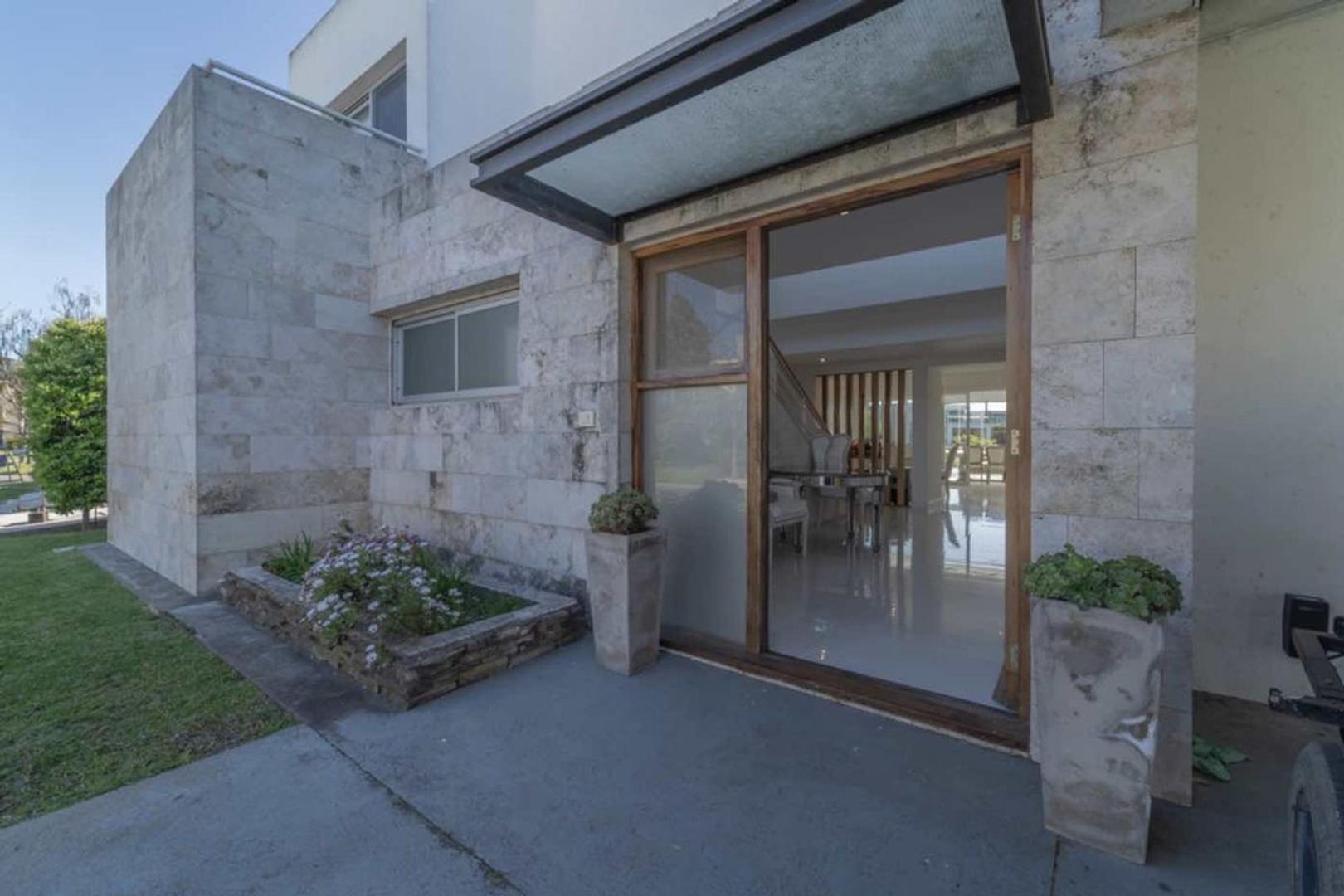 Casa en Venta en Benavidez, USD 950.000