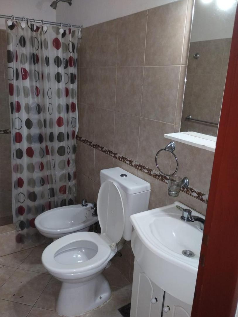 PH en alquiler de 2 ambientes en planta baja- Quilmes