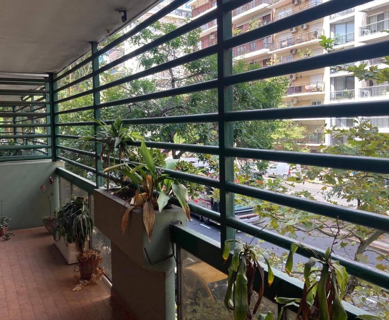 Avenida Montes De Oca 1200 , Piso 1