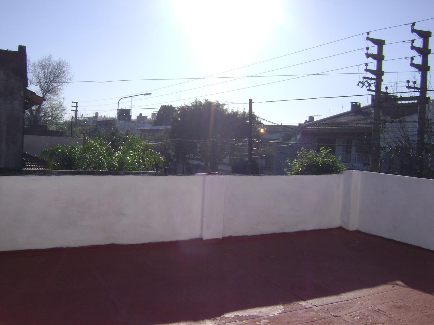 Depto Tipo Casa 2 ambientes con 1 baño