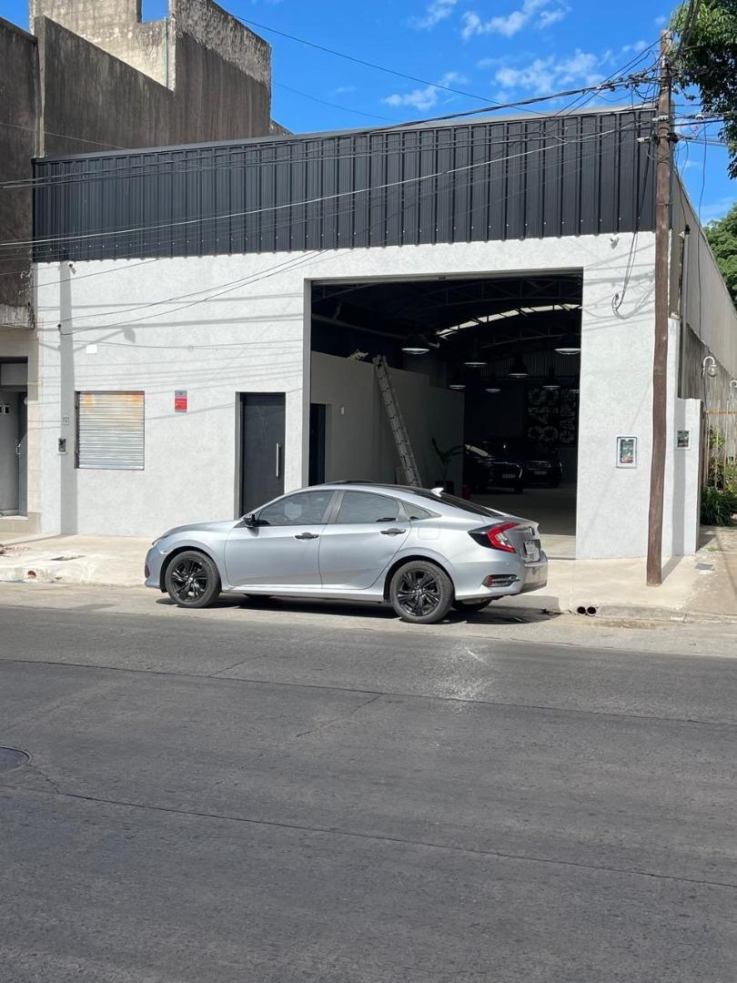 GALPON CON OFICINA IMPECABLE Y A NUEVO MORON CENTRO