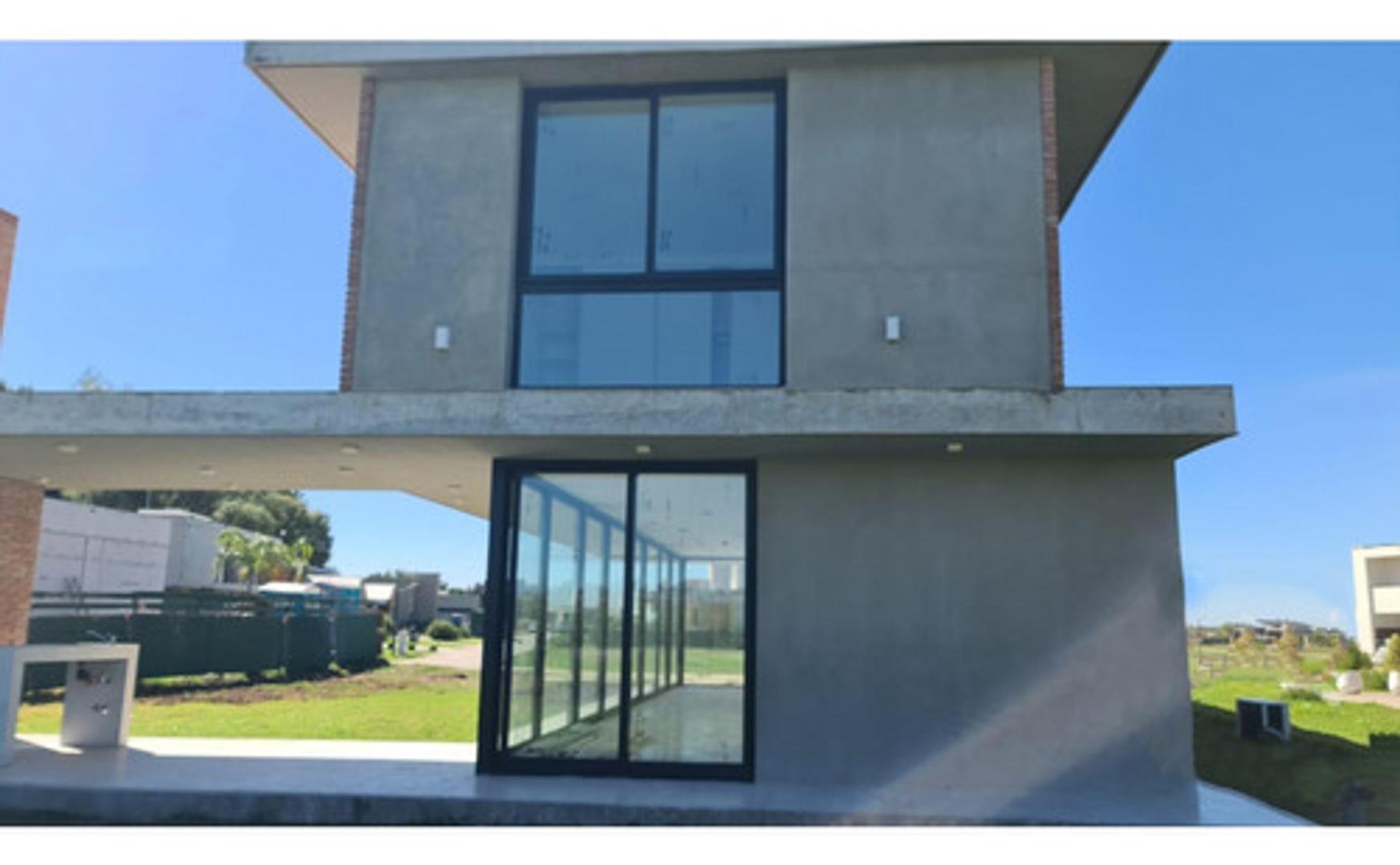 Casa 4 ambientes con 4 baños