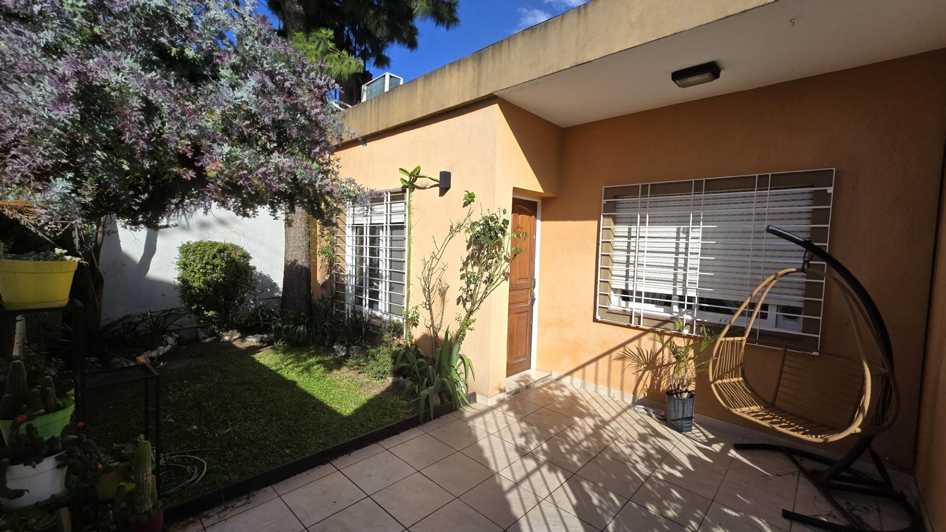 PH TIPO CASA EN VENTA 3 AMBIENTES CON PATIO RAMOS MEJIA