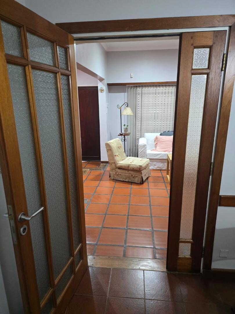 Casa 4 amb centro de Banfield con quincho, garage y parque