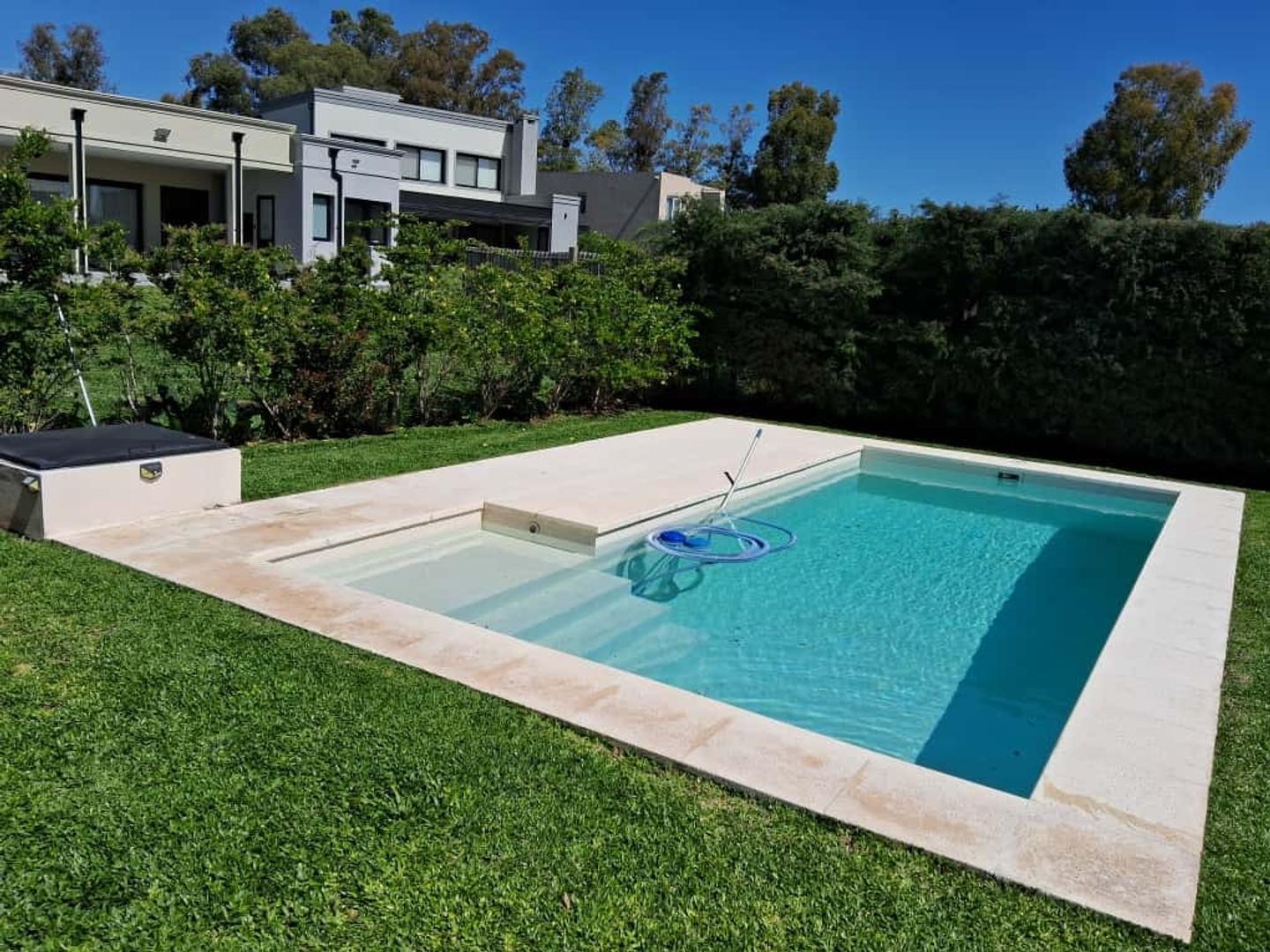 Casa en venta barrio Santa Elena, Pilar del Este