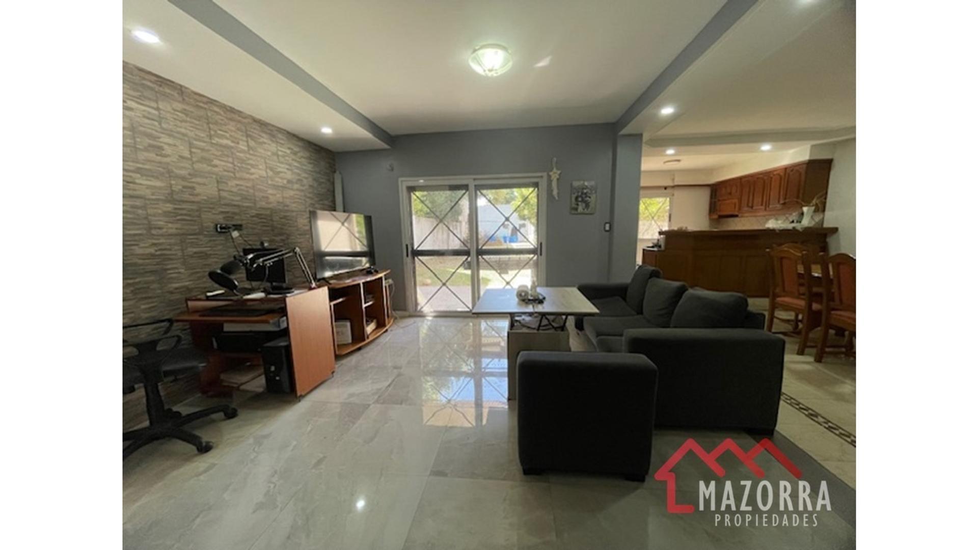 Casa en Venta con 3 cocheras