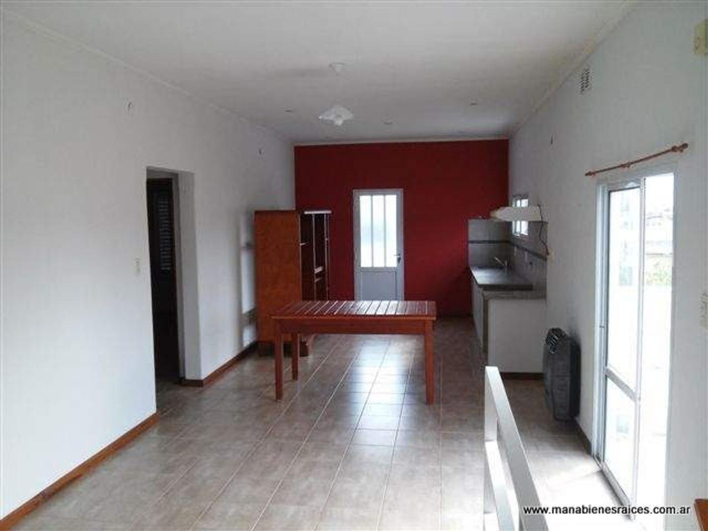 Departamento en planta alta con importante terraza.