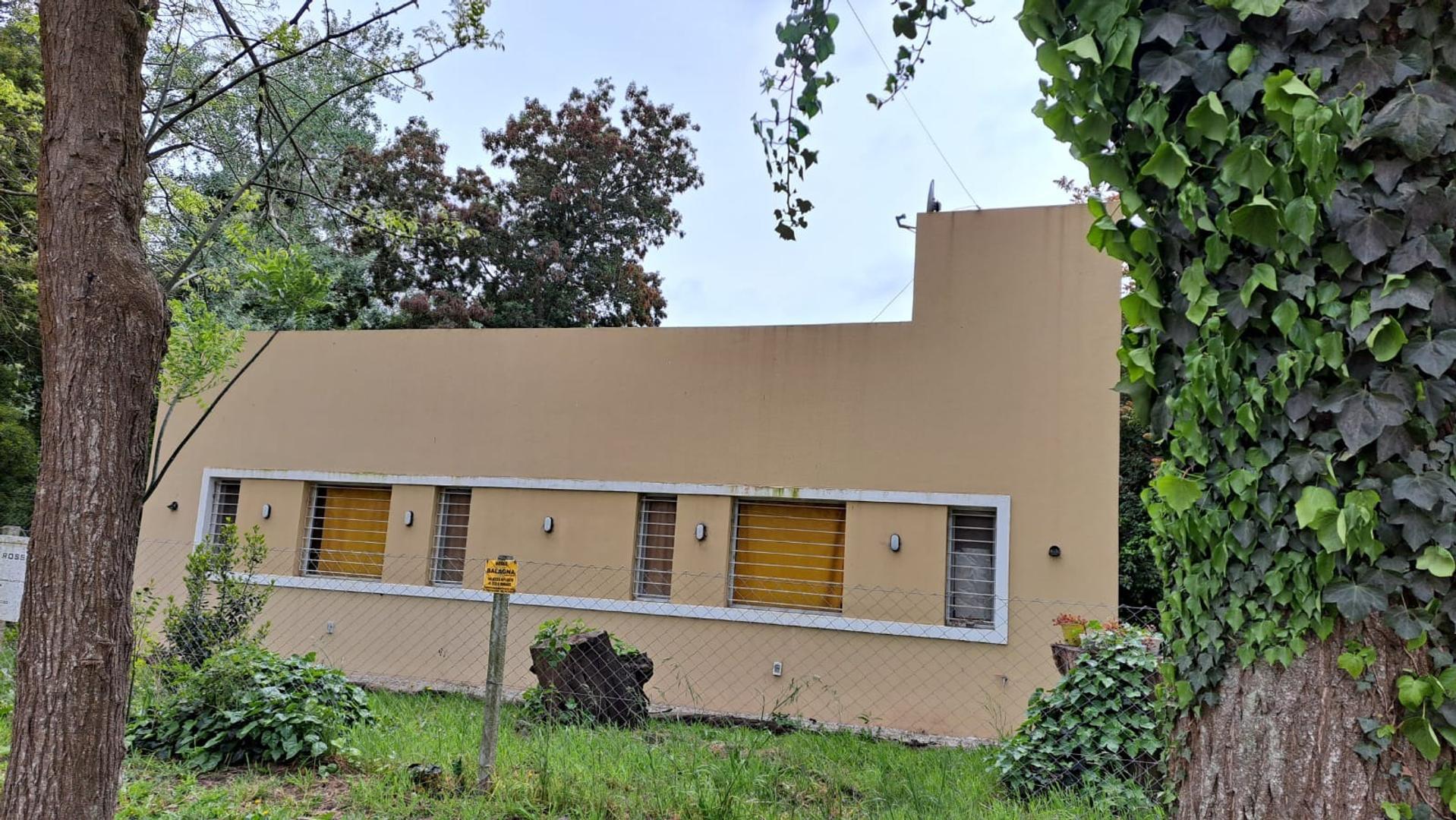 Casa 2 ambientes con 2 baños