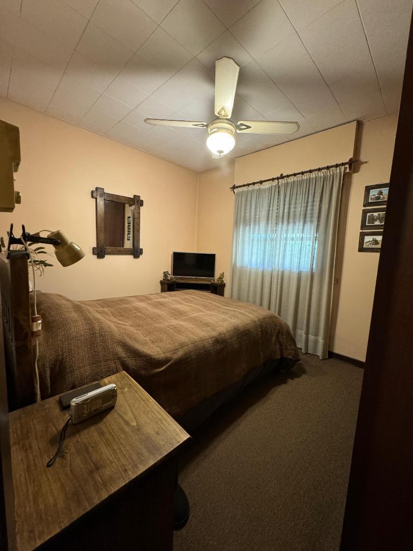 CHALET 4 AMBIENTES EN VENTA CON JARDIN