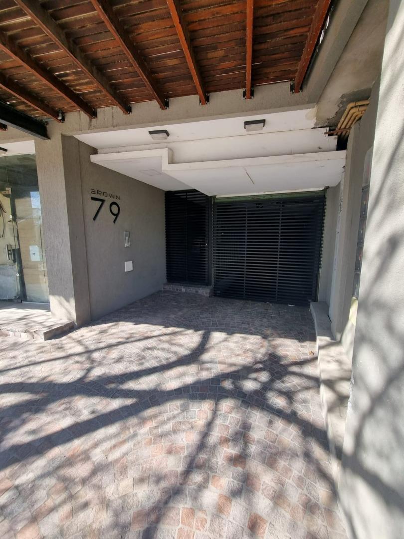 Almirante Brown 100, Piso 2