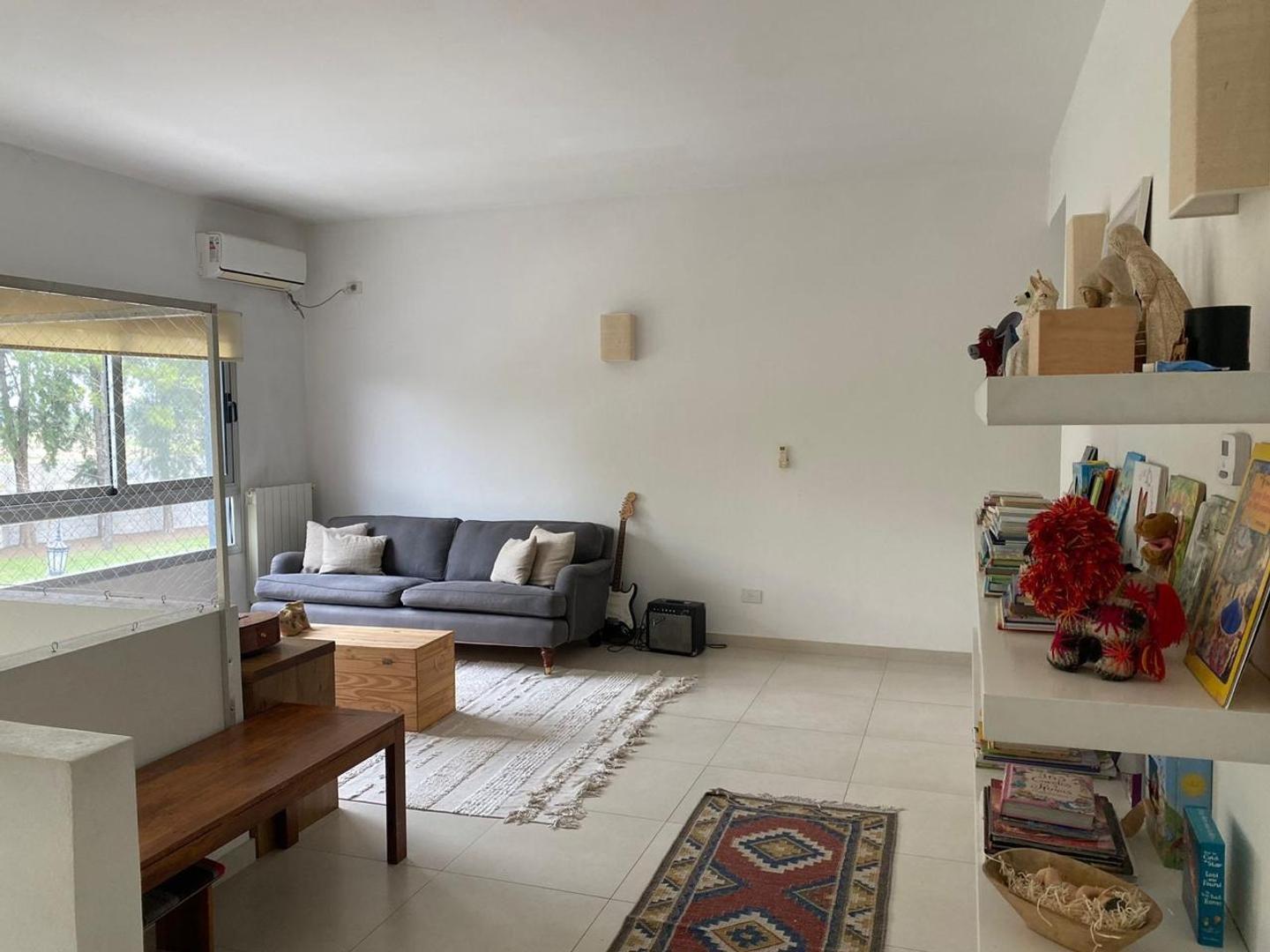 Casa 5 ambientes con 3 baños